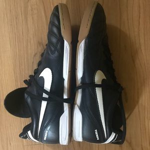 Nike tiempo indoor soccer shoes